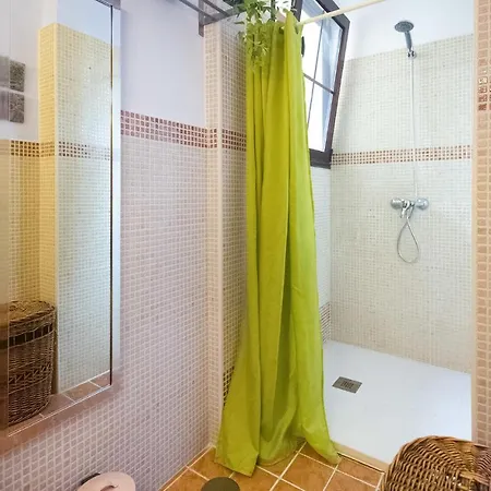 1 Bedroom Cozy In *