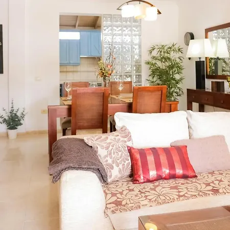 Apartment 1 Bedroom Cozy In