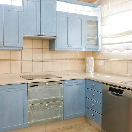 1 Bedroom Cozy In