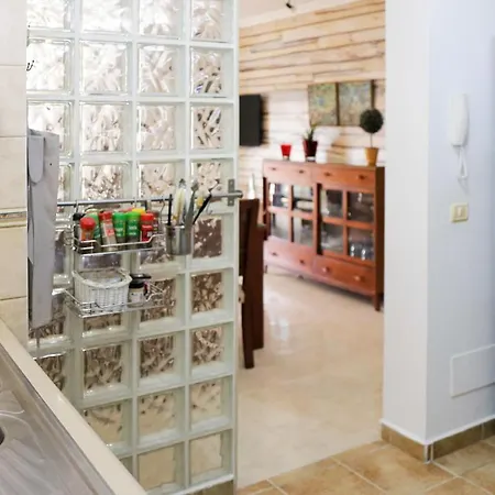 1 Bedroom Cozy In Apartment Cho