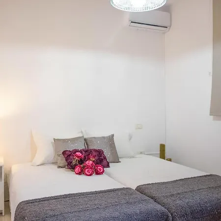 1 Bedroom Cozy In